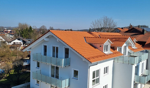 Brand new apartment - spacious and beautifully designed 3-room penthouse apartment with a balcony and loggia in Grafing.