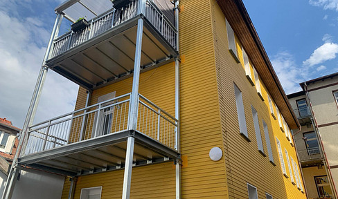 Quiet 1-bedroom apartment in Stendal, with a fitted kitchen and a balcony terrace, located near the hospital.