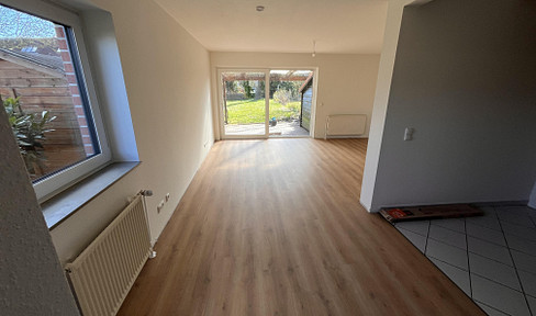 Charming Bullerby-style atmosphere and proximity to the Baltic Sea, located between Hamburg and Lübeck: Terraced house – recently and tastefully renovated.