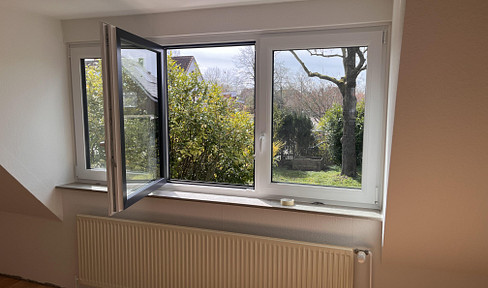 Charming Bullerby-style atmosphere and proximity to the Baltic Sea, located between Hamburg and Lübeck: Terraced house – recently and tastefully renovated.