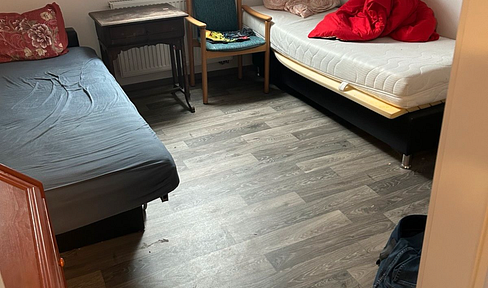 Room in a shared apartment (WG).