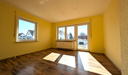 Bright 3-room apartment with balcony and daylight bathroom. Available. No commission fees.