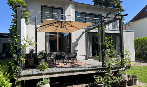 FOR SALE: Comfortable family home in a prime location, privately owned.