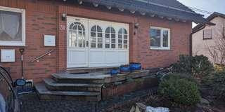 Newly renovated attic apartment with air conditioning and a balcony, located on the outskirts of town.