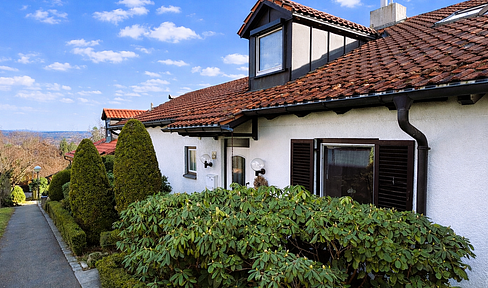 Close to the lake: Bright, spacious, and move-in ready detached house with a sun garden and garage - NO COMMISSION!