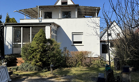 Borsigwalde - Detached single-family house with significant potential for renovation and customization, located on a quiet side street.