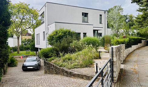 Wonderful detached house on a large plot of land in Berlin - Wannsee.