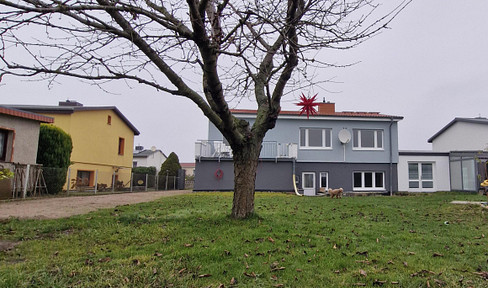Sunny detached house with separate apartment in Kühlungsborn-West, located on the outskirts.