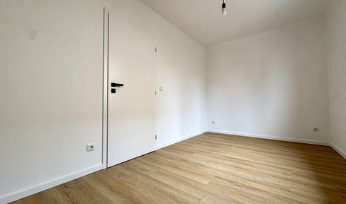 Modernly renovated single-family home with a garden – featuring underfloor heating and a well-designed layout.