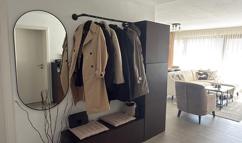 Bright, 3-room apartment with a large south-facing balcony and a fitted kitchen.