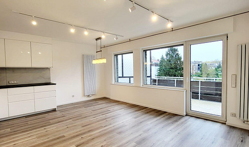 Beautiful, recently renovated apartment, partially furnished, in a prime location.