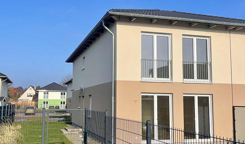 Exclusive new-build semi-detached house | 140 m² | Garden, terrace, and direct S-Bahn (suburban train) connection to Berlin.