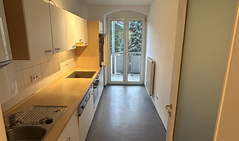 IDEAL GESCHNITTENE 2 ZI. ETW mit Balkon und Einbauküche