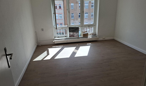 First occupancy after renovation - 3-room apartment with parking space.