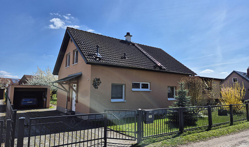 vollmöbliertes Haus mit Solaranlage, Garage mit Wallbox und großem Garten