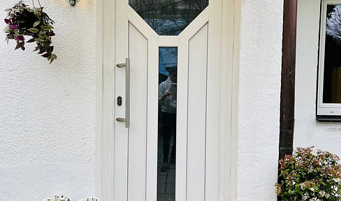 Teilmöbliertes Haus mit 55qm Garten in Schwabing