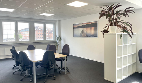 Commercial space, 250 m², in a central location in Kiel, available without commission.