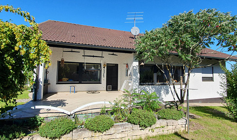 Spacious detached house with a 1,040 m² plot – ideal for commuters to Munich/Ingolstadt (A9 motorway in 5 minutes).