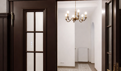 Stylish apartment in a renovated historic building with 4 rooms, located in Güstrow (district of Rostock).