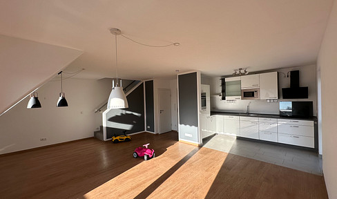Energieeffizienter Wohnkomfort auf 2 Etagen in für viele(s) günstiger Lage: EEK A, LAN, SAT, FBH, HM