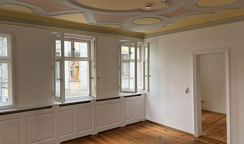 Newly renovated 3-room apartment in the heart of the historic old town.