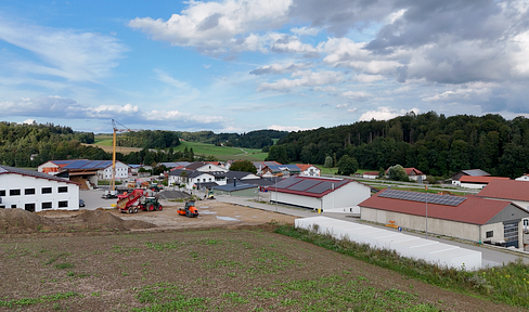 Commercial property of approximately 3,000 m² with potential for residential use, located in a prime location near the B588 and A94 highways.