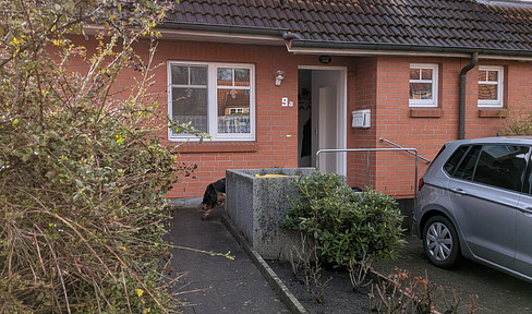 **RESERVED** Townhouse with full basement, Elmshorn - located in a quiet cul-de-sac.