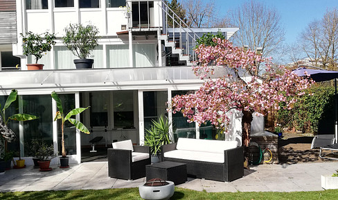 FFB: Split-Level REH im 245 qm mit 5 Schlafzimmern, 2x Dachterrassen, Wintergarten und Sauna