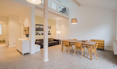 Unfurnished attic apartment, close to Boxhagener Platz - bright, with a great view.