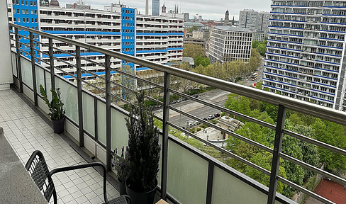 Furnished 2-room apartment with a balcony and concierge service, located in the best part of central Berlin.