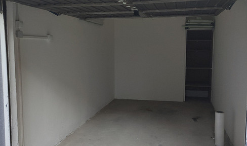 Garage/Individual garage – dry – close to U6/U4 lines, Hannovermarkt/Wallensteinplatz.