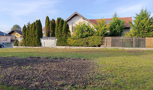 Prime building plot in a highly desirable residential area, close to the lake.