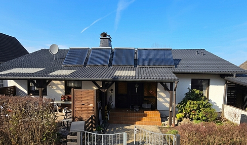 Charming bungalow with a separate apartment and garage, located in a quiet area of Waldbröl-Hermesdorf.