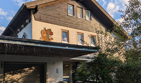 Versatile multi-generational home with a large garden – Perfect connection to Munich!