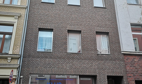 No fees! Multi-family house in a prime location.