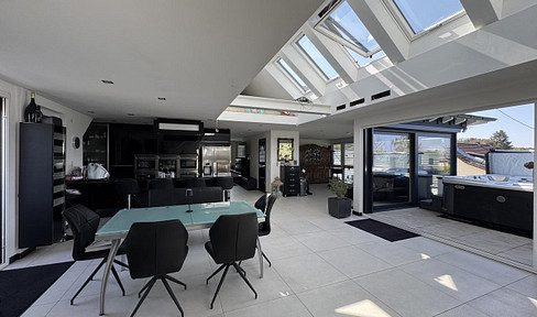 Modern, high-quality multi-generational house, excellent location in Refrath, with superb transport links.