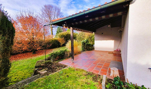 1000 m² building plot suitable for the construction of a multi-family dwelling, duplex house, detached house, or for the renovation of an existing single-family home.