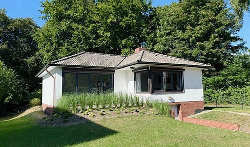Provisionsfrei: Renovierter Bungalow mit Ausbaupotential auf 702m² Endgrundstück, Parklage