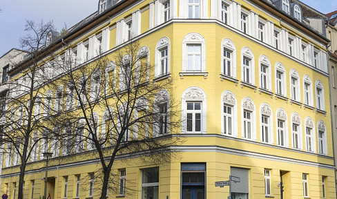 Commercial unit in a central location – suitable as an investment property or for personal use.