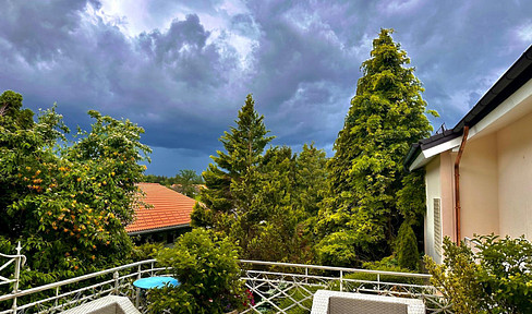 PRIVATE SALE: Detached house with a separate apartment.