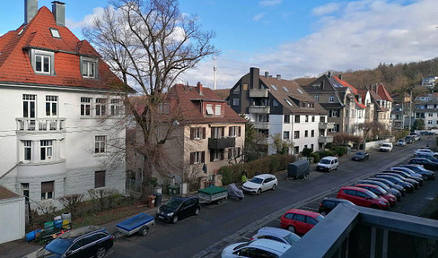 Degerloch-Haigst - Bright, 2.5-room apartment with balcony and panoramic views.