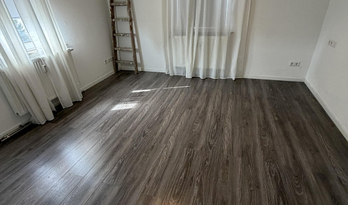 Bright and welcoming 2-room apartment with fitted kitchen and garden.