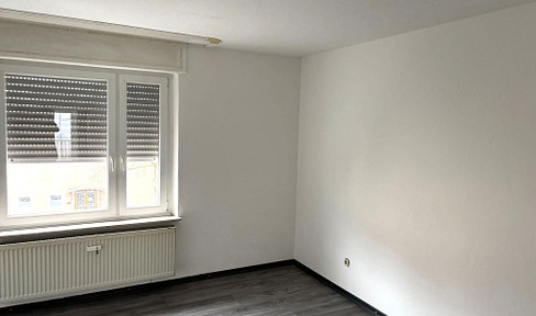 Renovated 3-room apartment with balcony, centrally located in Pirmasens.