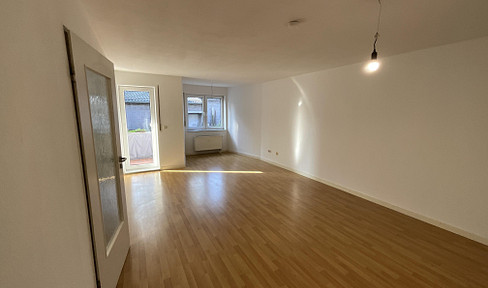 schöne helle 2-Zimmer Whg., EBK, Diele,  Bad optional TG-Stellplatz