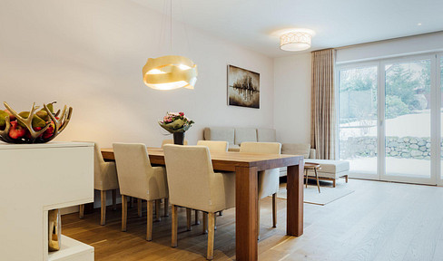 Architektonisches Stadthaus auf parkähnlichem Grundstück – neuwertig, großzügig & familienfreundlich