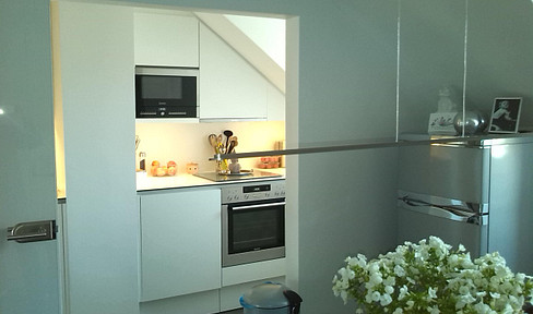 Provisionsfrei: Helle 3 Zimmer DG-Wohnung  zentral & Uni-nah