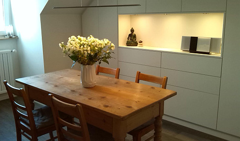 Bright 3-room attic apartment in a central location (near the university), offered directly by the owner, with no agency fees.