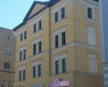 Bright, welcoming attic apartment, 2 rooms, kitchen, bathroom.