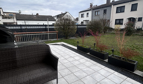 Quiet ground floor apartment with a large terrace.