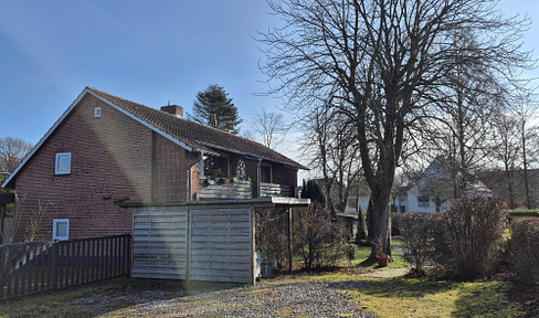 Charming apartment building in a prime location on the Baltic Sea.
